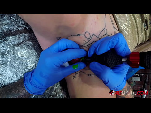 ❤️ Sully Savage mai tsananin jarfa ta yi tattoo a kan kwarin ta ☑ Labaran batsa ☑
